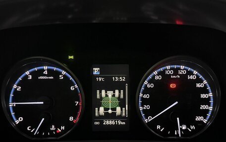 Toyota RAV4, 2018 год, 1 800 000 рублей, 24 фотография