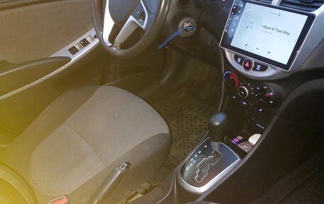 Hyundai Solaris II рестайлинг, 2012 год, 715 000 рублей, 23 фотография