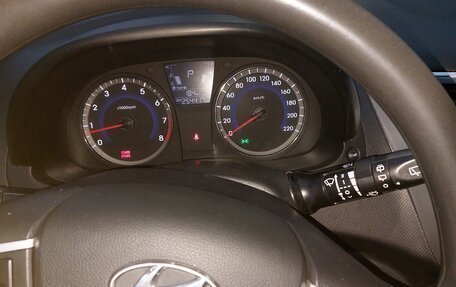 Hyundai Solaris II рестайлинг, 2012 год, 715 000 рублей, 26 фотография