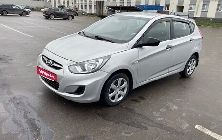 Hyundai Solaris II рестайлинг, 2011 год, 535 000 рублей, 2 фотография
