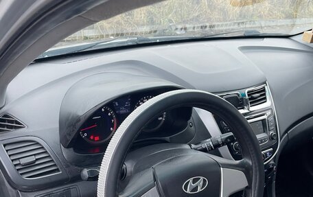 Hyundai Solaris II рестайлинг, 2011 год, 535 000 рублей, 13 фотография