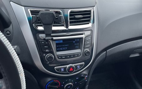 Hyundai Solaris II рестайлинг, 2011 год, 535 000 рублей, 12 фотография