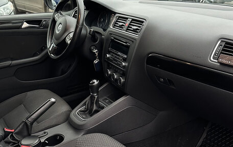 Volkswagen Jetta VI, 2013 год, 970 000 рублей, 2 фотография