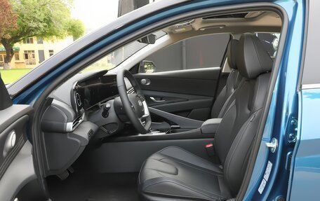 Hyundai Elantra, 2025 год, 2 300 000 рублей, 19 фотография