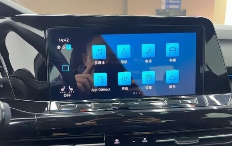 Volkswagen Golf VIII, 2022 год, 2 150 000 рублей, 13 фотография