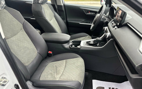 Toyota RAV4, 2025 год, 4 060 000 рублей, 19 фотография