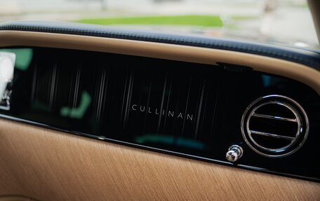 Rolls-Royce Cullinan, 2025 год, 66 800 000 рублей, 21 фотография