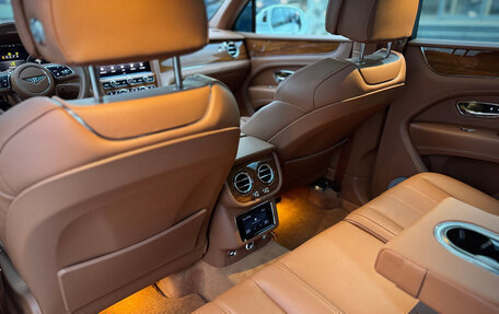 Bentley Bentayga I, 2021 год, 19 000 000 рублей, 9 фотография