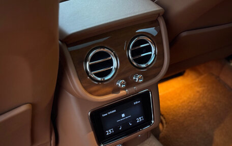 Bentley Bentayga I, 2021 год, 19 000 000 рублей, 27 фотография