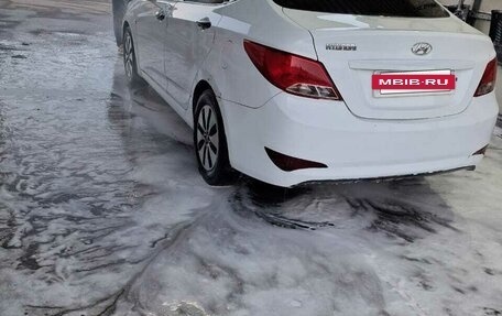 Hyundai Solaris II рестайлинг, 2015 год, 550 000 рублей, 2 фотография