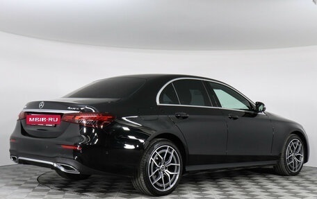 Mercedes-Benz E-Класс, 2021 год, 6 177 000 рублей, 5 фотография