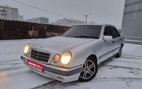 Mercedes-Benz E-Класс, 1999 год, 320 000 рублей, 1 фотография