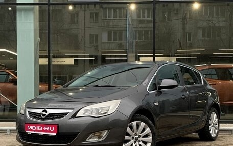 Opel Astra J, 2010 год, 670 000 рублей, 1 фотография