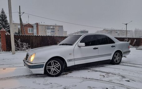 Mercedes-Benz E-Класс, 1999 год, 320 000 рублей, 2 фотография