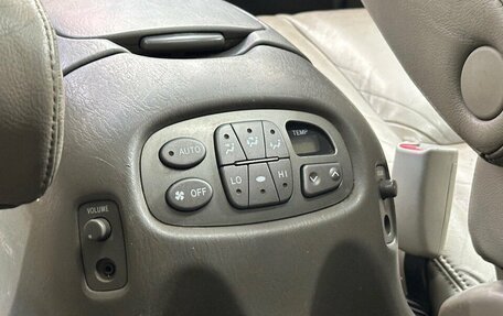 Toyota Sequoia II рестайлинг, 2005 год, 1 850 000 рублей, 17 фотография