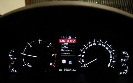 Toyota Land Cruiser 200, 2016 год, 4 420 000 рублей, 21 фотография