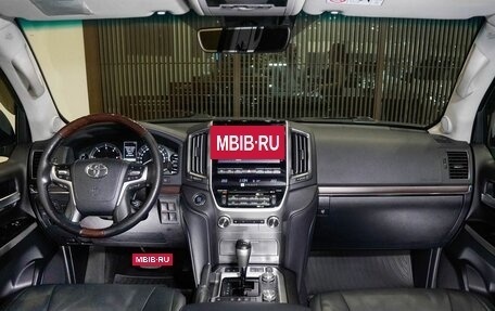 Toyota Land Cruiser 200, 2016 год, 4 420 000 рублей, 12 фотография