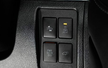 Toyota Land Cruiser 200, 2016 год, 4 420 000 рублей, 34 фотография