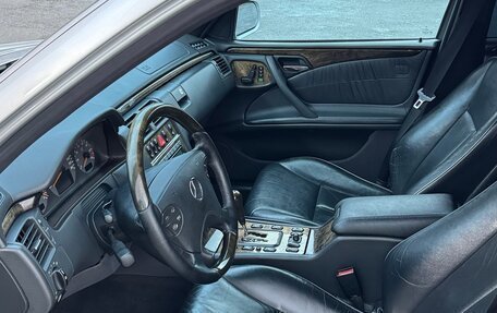 Mercedes-Benz E-Класс, 2001 год, 1 170 000 рублей, 6 фотография