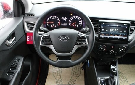 Hyundai Solaris II рестайлинг, 2018 год, 1 300 000 рублей, 17 фотография