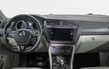 Volkswagen Tiguan II, 2018 год, 2 750 000 рублей, 13 фотография