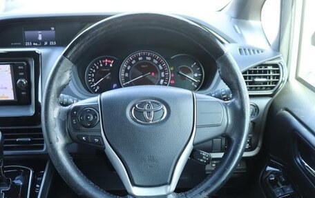 Toyota Esquire I, 2017 год, 3 550 000 рублей, 8 фотография