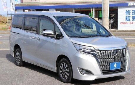 Toyota Esquire I, 2017 год, 3 550 000 рублей, 2 фотография