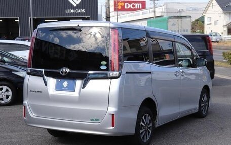 Toyota Esquire I, 2017 год, 3 550 000 рублей, 3 фотография