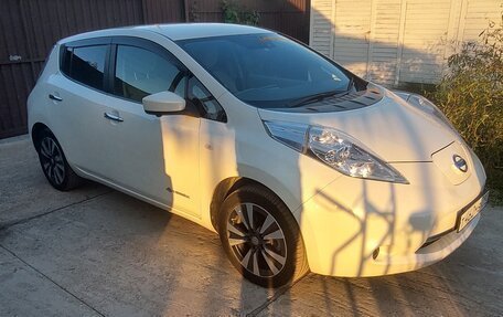 Nissan Leaf I, 2017 год, 940 000 рублей, 4 фотография