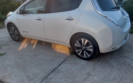 Nissan Leaf I, 2017 год, 940 000 рублей, 2 фотография