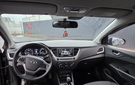 Hyundai Solaris II рестайлинг, 2017 год, 1 180 000 рублей, 12 фотография