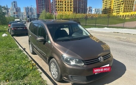 Volkswagen Touran III, 2012 год, 999 000 рублей, 2 фотография