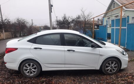 Hyundai Solaris II рестайлинг, 2014 год, 830 000 рублей, 3 фотография