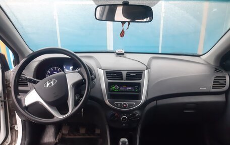 Hyundai Solaris II рестайлинг, 2014 год, 830 000 рублей, 5 фотография