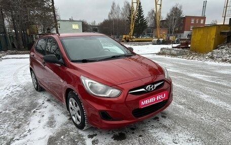 Hyundai Solaris II рестайлинг, 2011 год, 540 000 рублей, 1 фотография