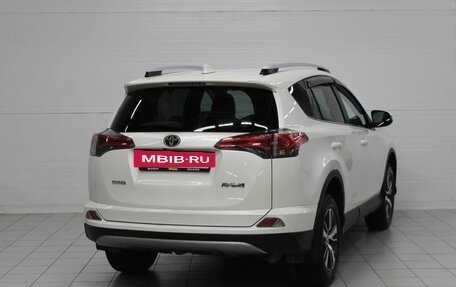 Toyota RAV4, 2017 год, 2 300 000 рублей, 8 фотография
