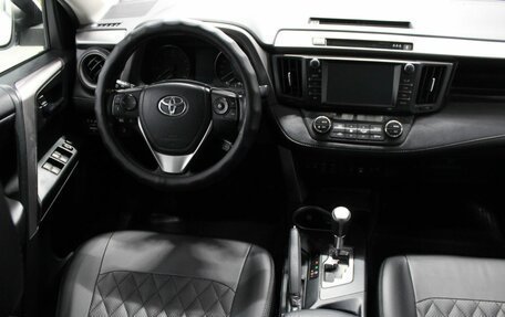 Toyota RAV4, 2017 год, 2 300 000 рублей, 19 фотография