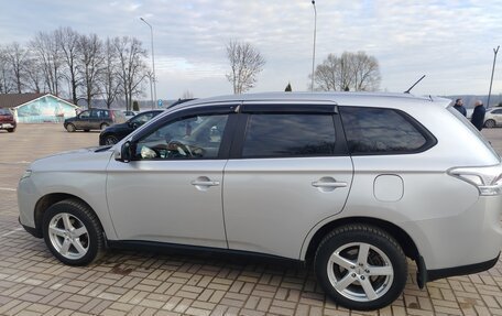 Mitsubishi Outlander III рестайлинг 3, 2013 год, 1 500 000 рублей, 4 фотография