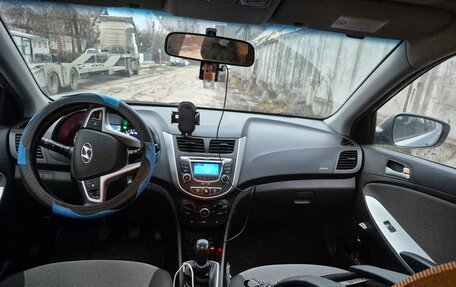 Hyundai Solaris II рестайлинг, 2013 год, 780 000 рублей, 1 фотография