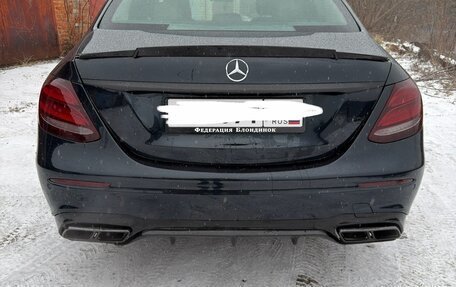 Mercedes-Benz E-Класс, 2017 год, 3 000 000 рублей, 3 фотография