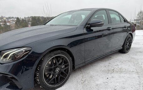 Mercedes-Benz E-Класс, 2017 год, 3 000 000 рублей, 4 фотография