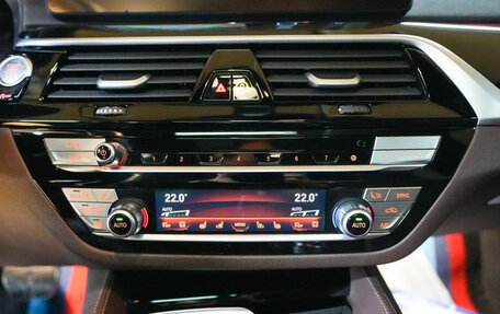BMW 5 серия, 2022 год, 5 990 000 рублей, 12 фотография