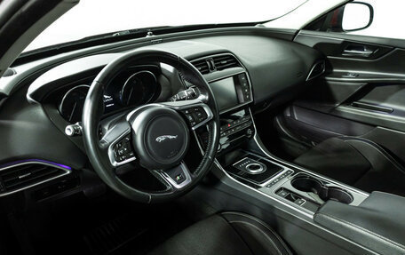 Jaguar XE I рестайлинг, 2015 год, 1 599 989 рублей, 11 фотография