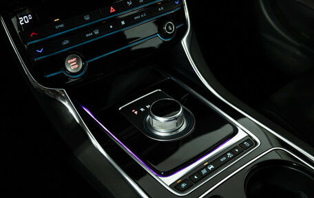 Jaguar XE I рестайлинг, 2015 год, 1 599 989 рублей, 22 фотография