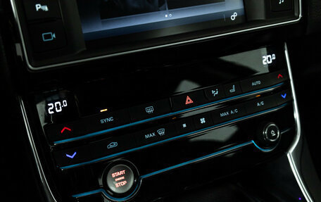 Jaguar XE I рестайлинг, 2015 год, 1 599 989 рублей, 21 фотография