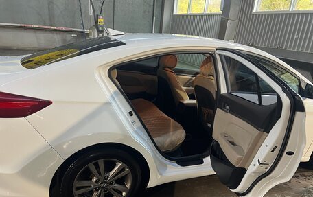 Hyundai Elantra VI рестайлинг, 2016 год, 1 050 000 рублей, 10 фотография