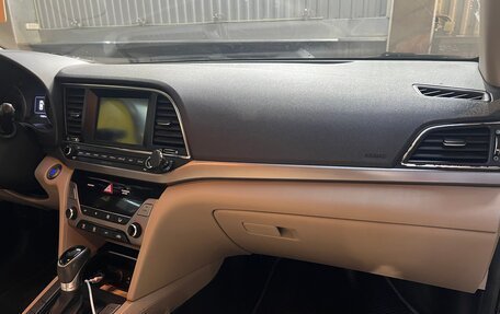 Hyundai Elantra VI рестайлинг, 2016 год, 1 050 000 рублей, 14 фотография