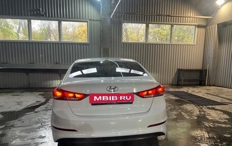 Hyundai Elantra VI рестайлинг, 2016 год, 1 050 000 рублей, 6 фотография