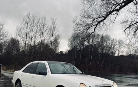 Mercedes-Benz E-Класс, 1997 год, 420 000 рублей, 1 фотография