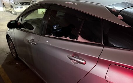 Toyota Prius IV XW50, 2015 год, 1 350 000 рублей, 3 фотография